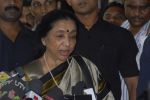 Asha Bhosle spotted at airport on 21st Oct 2011 (18).JPG